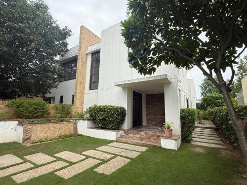 BK's Villa Golf - By the 7th Hole in Nanodra
