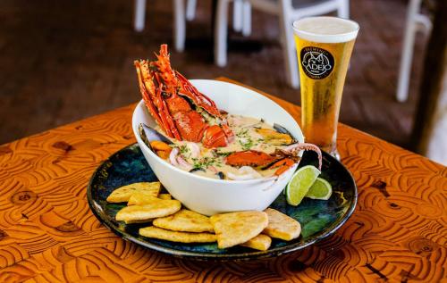 ห้องอาหาร, Cadejo Brewing Company El Sunzal in ลา ลิแบร์ตัด