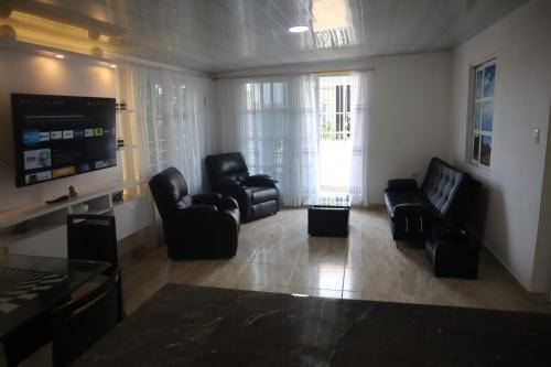 ห้องส่วนกลางสำหรับนั่งเล่น/ดูทีวี, Penthouses La Fe in อูร์บานิซาซิออนเลาเรเลส