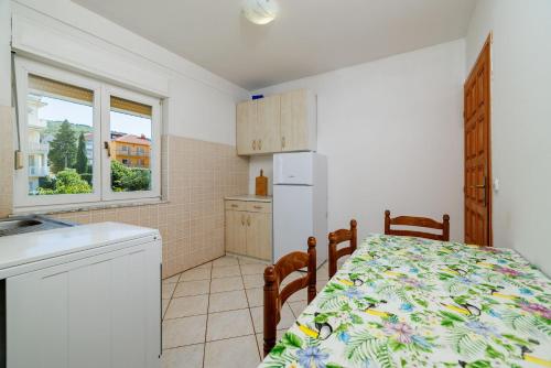 2 bedrooms, 3 beds