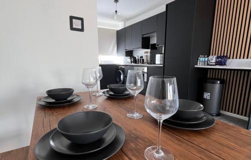 Central 2-Bed House Parking Offers For Long Stays