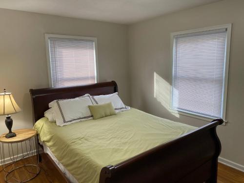 Cozy Eastside Bungalow - image 2