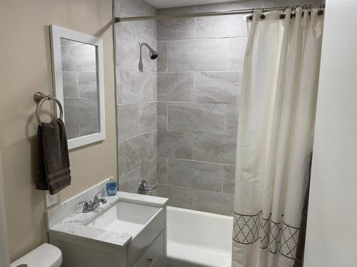 Cozy Eastside Bungalow - image 7
