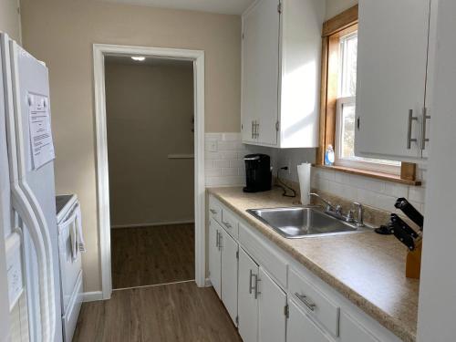 Cozy Eastside Bungalow - image 6