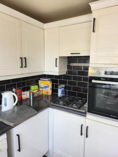 Spacious, 3 double bedroomed, free parking, 9 mins Elland Rd, nr Leeds City Centre, Leeds (foto 6)