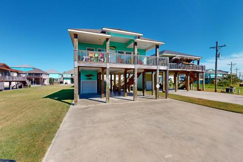 Escape Steps to Beach Large Deck Group Ready in Port Bolivar (TX)