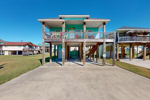 Escape Steps to Beach Large Deck Group Ready in Port Bolivar (TX)