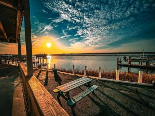 The Breezeway Motel & Resturant