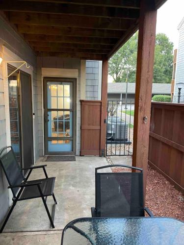 Erkély/terasz, Cozy condo in Kansas City with no stairs! in Shawnee (KS)