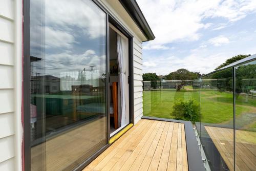 شرفة/ تراس, Auckland Cornwall Park Home in أونيهونجا