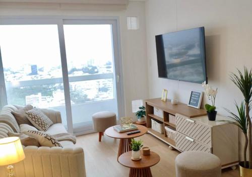 2 Bedroom Apartment in front of Miraflores