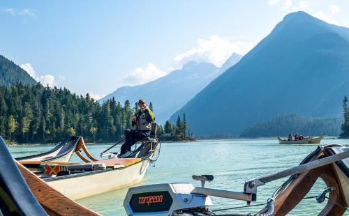 River Safari Bear Den in บลูริเวอร์ (BC)