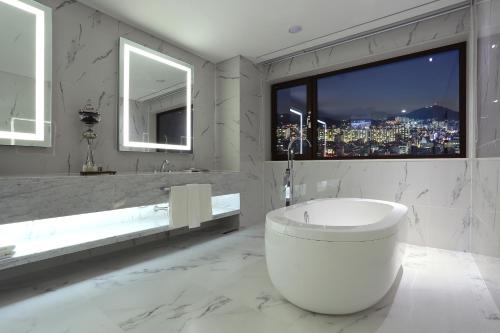 Bathroom, Amanti Hotel Seoul in Hongdae