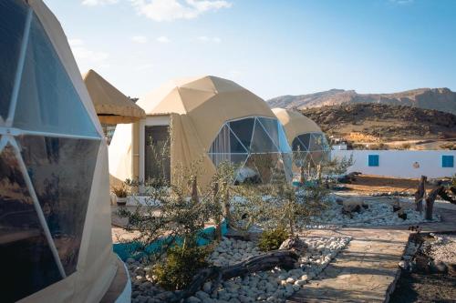 Jabal shams domes in Al Ḩayl
