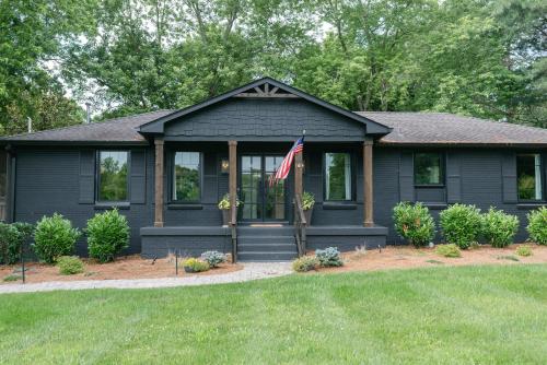 Stylish Private Home 1 mile from Downtown Franklin in Franklin, USA