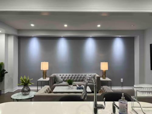 Elegant Oakville Town Residece