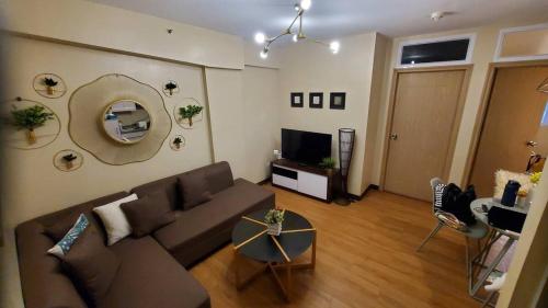 The Lancris Residences, 2 Bedrooms, Bathroom, Living room, Kitchen and Community Pool, Manila (fotografie 6)
