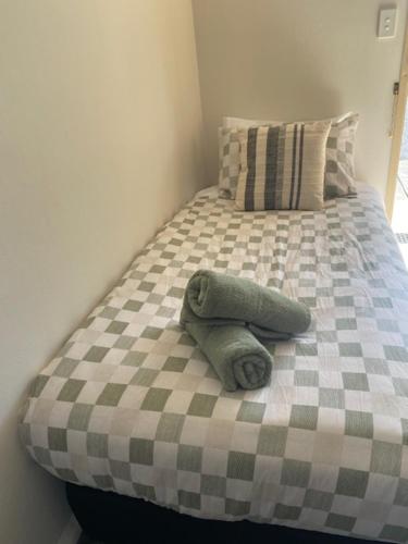 1 queen bed, 1 twin bed
