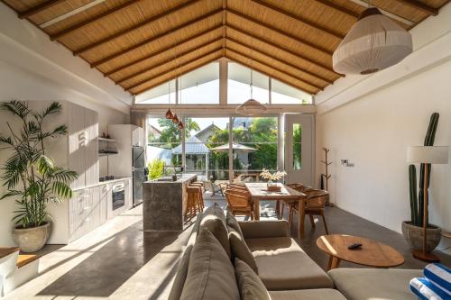 Sea Breeze Retreat 4: Modern 3br Villa In Canggu - Canggu