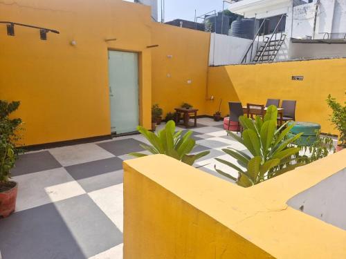 阳台/露台, 位于格马迪纳加的3卧室独栋房屋-平方米|带4个独立浴室 (The Nomad Cave) in 勒克瑙