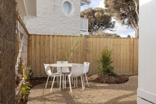 Forrest Caves Retreat in Surf Beach