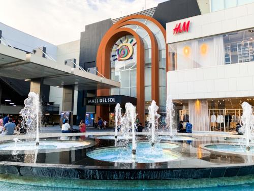 Luxury Suites frente mall del sol a pocos minutos del aeropuerto y terminal terrestre