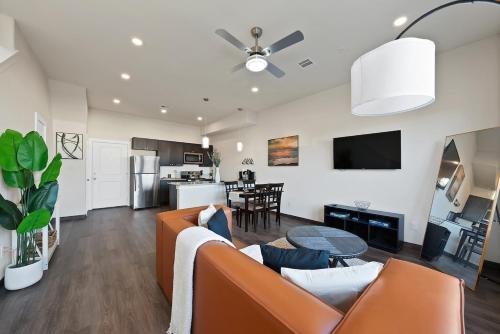 Luxury 2BR Getaway Near Stadiums and Texas Live