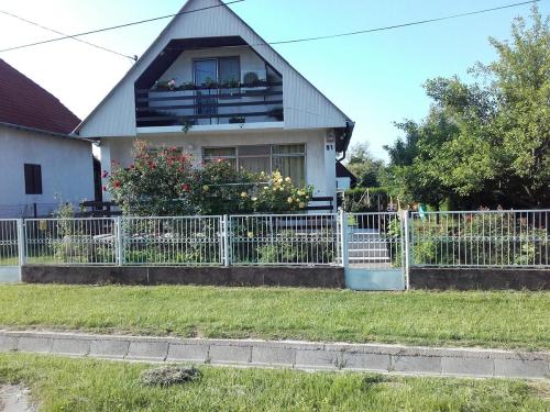 János Nyaraló - Location saisonnière - Balatonmáriafürdő