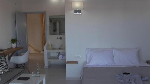 Daylight Hotel - image 6