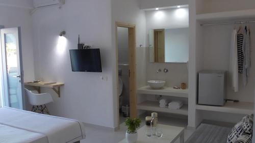 Daylight Hotel - image 10