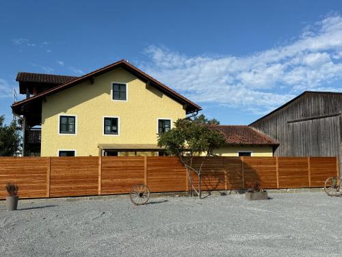 A szálláshely kívülről, Zimmer Landgut Rosenau in Mamming