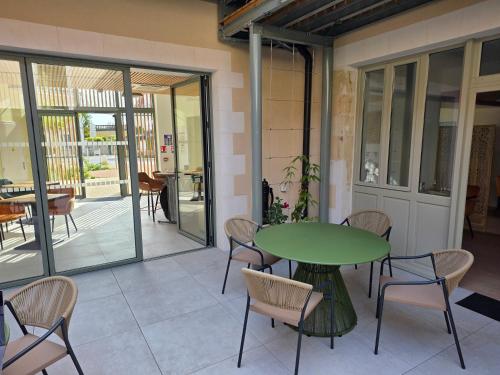 Au boeuf couronné (Au boeuf couronne) in Mézières-en-Brenne