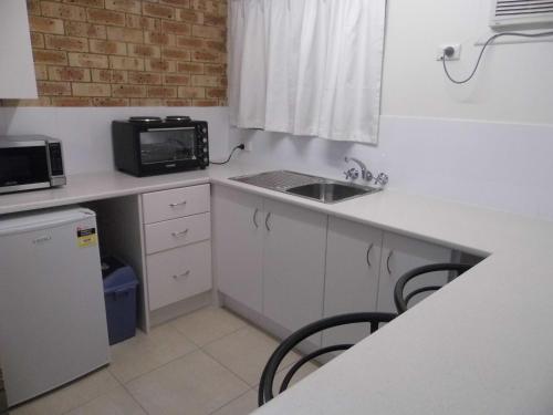 ห้องครัว, Nanango Fitzroy Motel in นานังโก