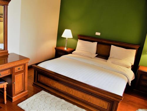 Diplomat Furnished Apartments · Jemo