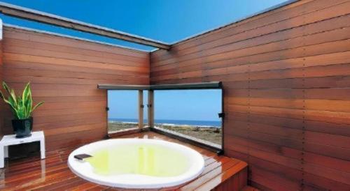 Shirako New Seaside Hotel