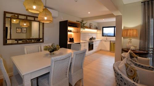 Kitchen, ANEW Hotel Hilton Pietermaritzburg in Howick