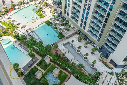 Bookable 2 bed Damac Aykon City with Balcony & Pool access, Dubaï (photo 6)