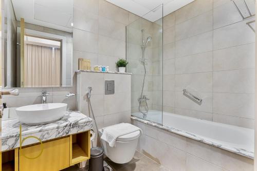 Bookable 2 bed Damac Aykon City with Balcony & Pool access, Dubaï (photo 7)