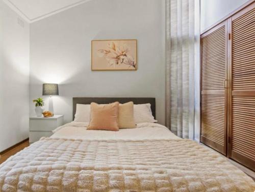 Tsapas Homes 1 with private bathroom in Doncaster