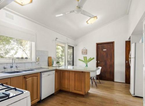 Tsapas Homes 1 with private bathroom in Doncaster