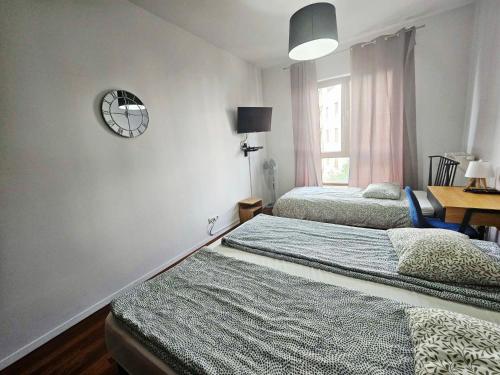 Rooms Green Rydygiera 17 own private room tv wifi, Varsovia (foto 11)