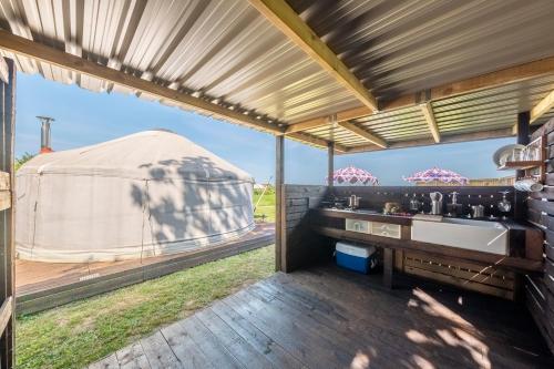 Viesnīcas āriene, Luxury glamping in Constable Country - Valley View Yurt in Boxford (Suffolk)