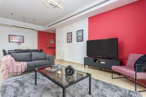 Iekārtas, Viva - Elegant 3-BR Apt & Balcony at Waterfront Dbayeh in Dbaye