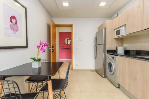Iekārtas, Viva - Elegant 3-BR Apt & Balcony at Waterfront Dbayeh in Dbaye