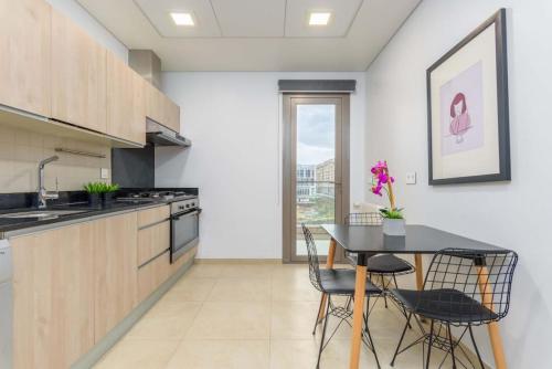 Iekārtas, Viva - Elegant 3-BR Apt & Balcony at Waterfront Dbayeh in Dbaye