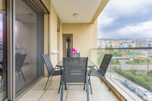 Balkons/terase, Viva - Elegant 3-BR Apt & Balcony at Waterfront Dbayeh in Dbaye