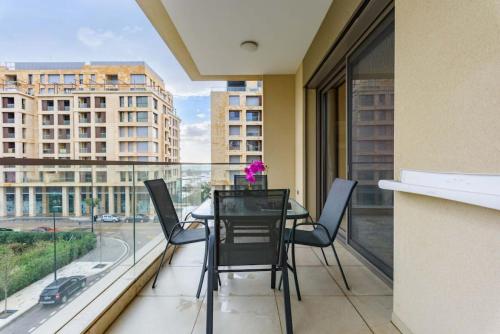 Iekārtas, Viva - Elegant 3-BR Apt & Balcony at Waterfront Dbayeh in Dbaye