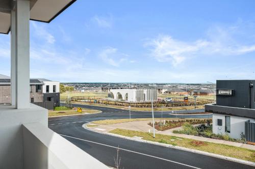 Bright & Roomy 5BR Clyde North Home in Cardinia