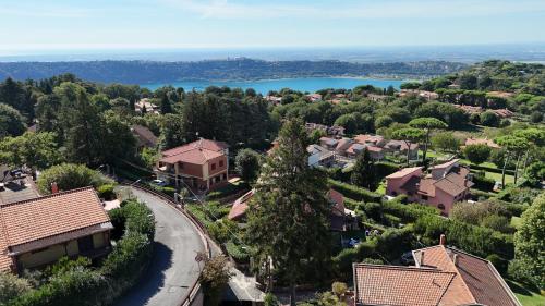 ทัศนียภาพภายนอกโรงแรม, Alloggio Panorama in รอกกา ดิ ปาปา