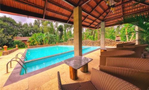 Peldbaseins, Copper Edge - Eco Resort, Coorg in Shanivarasanthe